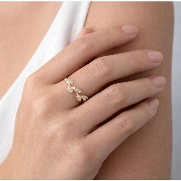 Jewelry - Stainless Steel Gold Rhinestone Leaf Pattern Ring Size 10  New